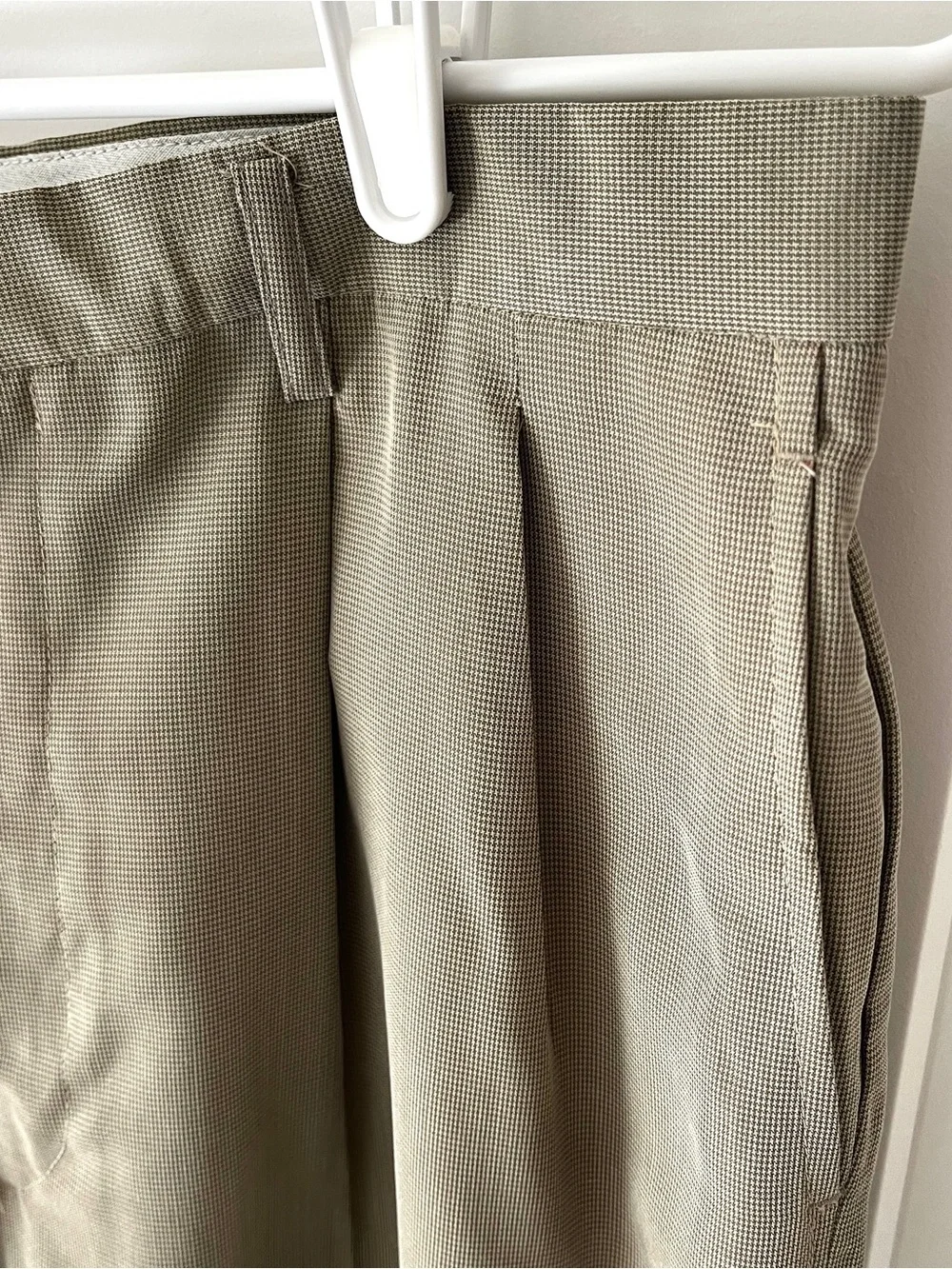 Claiborne Men’s Pleated Dress Pants Trousers 31 Waist Tan Khaki Olive